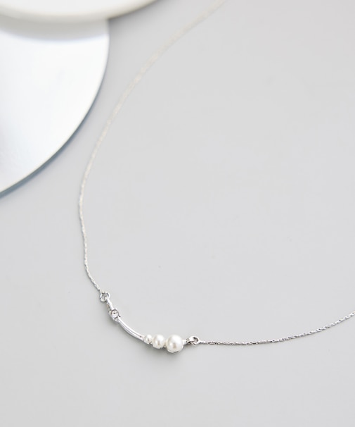 パールカーブラインショートネックレス
