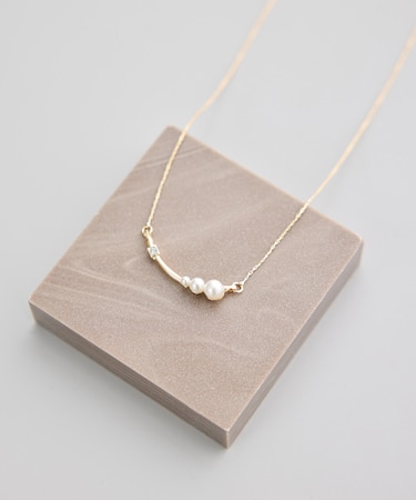 パールカーブラインショートネックレス
