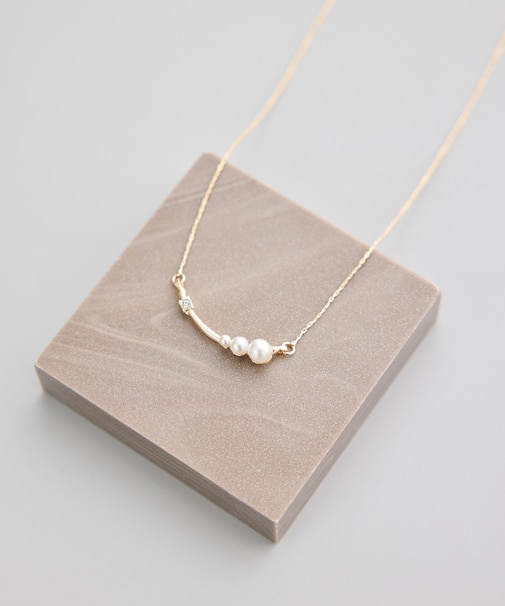パールカーブラインショートネックレス