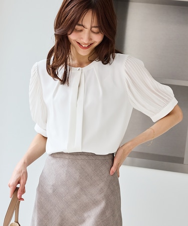 袖プリーツハーフスリーブブラウス