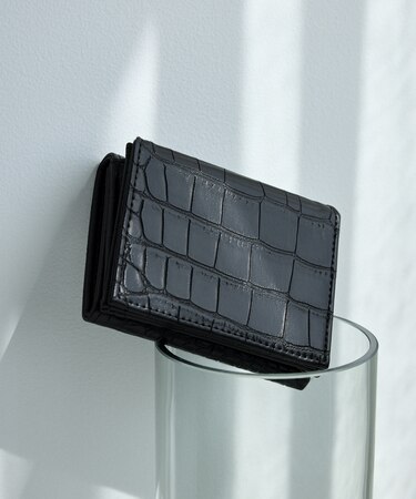 型押しレザーライク三つ折りウォレット