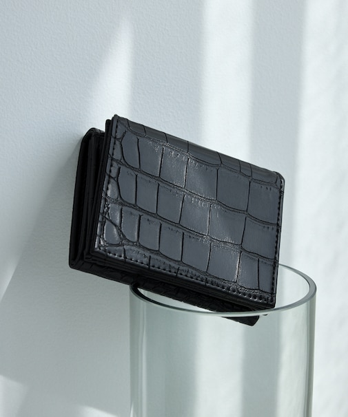 型押しレザーライク三つ折りウォレット