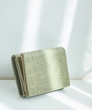 型押しレザーライク三つ折りウォレット