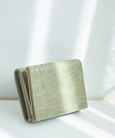 型押しレザーライク三つ折りウォレット