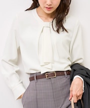 【WEB限定サイズ】メタルパーツフロントフリルタイロングスリーブブラウス/通勤・お仕事