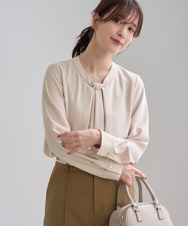 【WEB限定サイズ】メタルパーツフロントフリルタイロングスリーブブラウス/通勤・お仕事