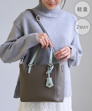 チャーム付きミドルサイズトートバッグ/軽量・2WAY