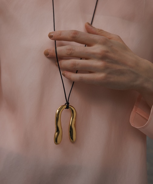 【EMOELLE】U motif necklace