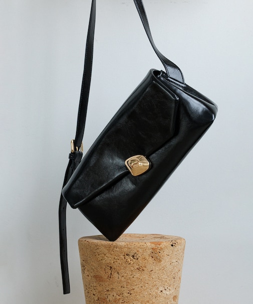 メタルモチーフショルダーバッグ