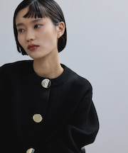 【WEB限定】・【サステナブル】セレクトネックウェーブボタンカーディガン