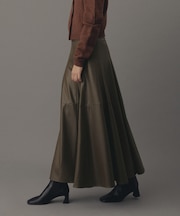 シンセティックレザーフレアスカート