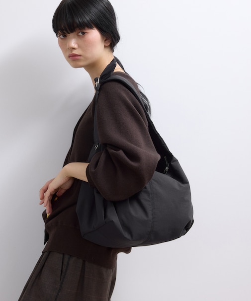【WEB限定】フォルムナイロンショルダーバッグ