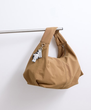 【WEB限定】フォルムナイロンショルダーバッグ
