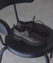 レースアップシューズ