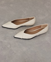 ポインテッドトゥフラットパンプス