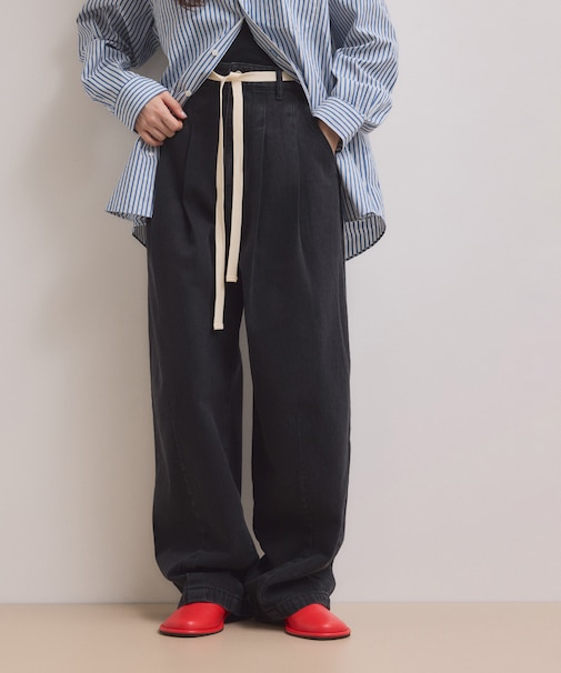 【WEB限定】2タックカーブデニムパンツ