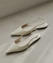 バックストラップパンプス