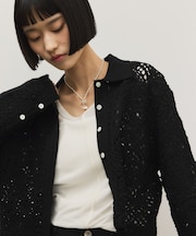 コードレースパターンニットシャツ