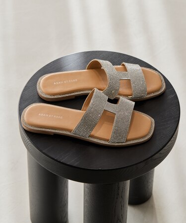 Iストラップラインストーンサンダル