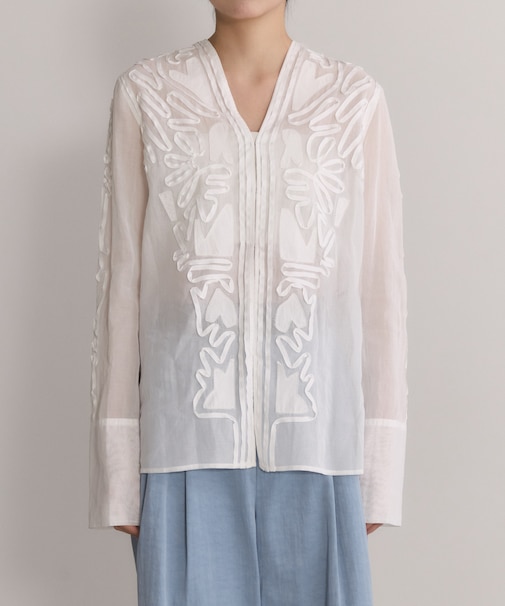 【EMOELLE】ステッチエンブロイダリーブラウス