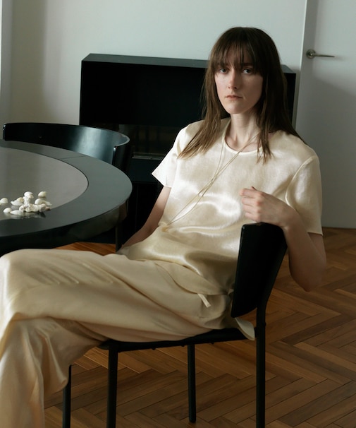 【EMOELLE】サテンTブラウス