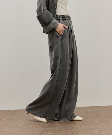 ライトデニムイージーパンツ