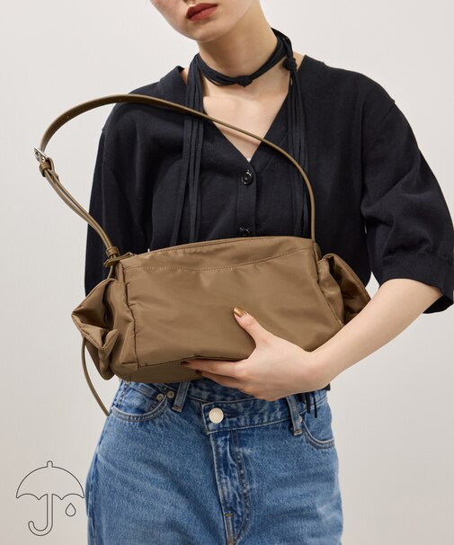 【WEB限定】撥水ミドルショルダーバッグ