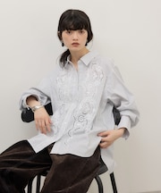 【WEB限定】ストライプ＆ソリッド エンブロイダリーシャツ