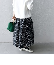 SHIPS any:〈ウォッシャブル〉ランダムタック ドット フレア ミディ スカート
