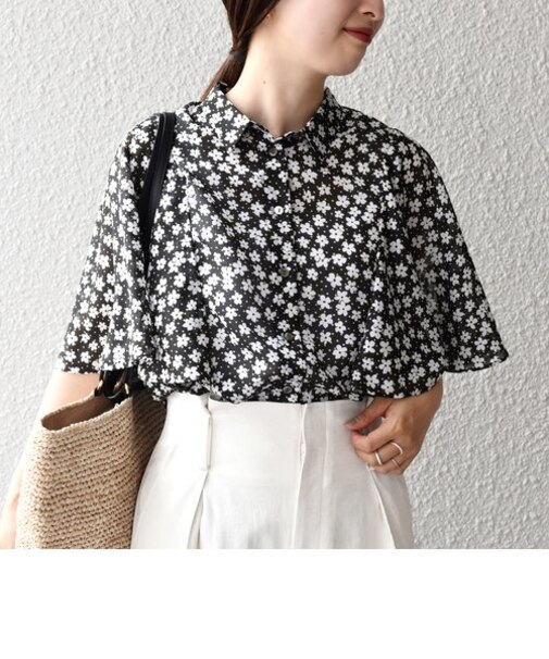 〈手洗い可能〉袖フリルフラワープリントブラウス◇