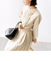 《一部追加予約》【WEB限定】〈手洗い可能〉ドット / 花柄 バンドカラー サイド プリーツ ワンピース