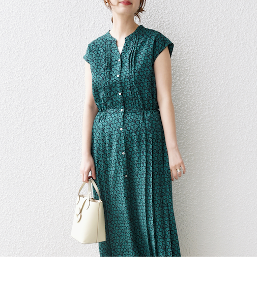 《一部追加予約》【WEB限定】〈洗濯機可能〉ドット 花柄 サイド プリーツ フレンチスリーブ ワンピース