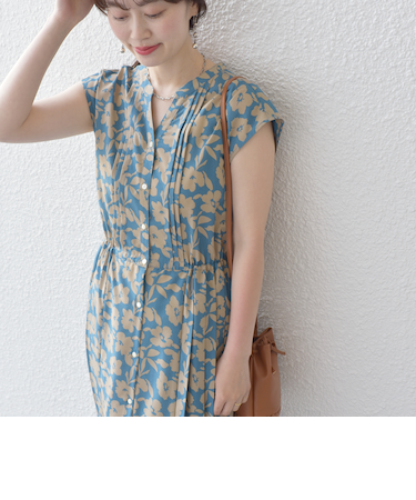 《一部追加予約》【WEB限定】〈洗濯機可能〉ドット 花柄 サイド プリーツ フレンチスリーブ ワンピース