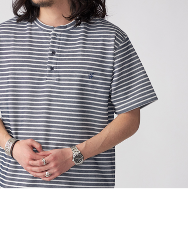 【WEB限定】SHIPS: ワンポイント ロゴ バーズアイ ヘンリーネック Tシャツ 24SS