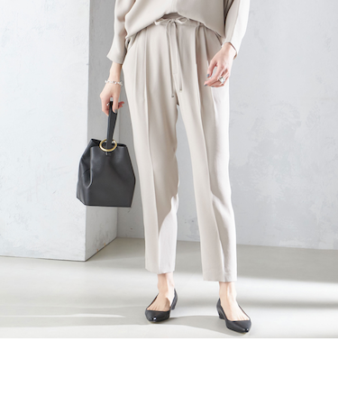 〈接触冷感 / 手洗い可能〉アセテート混 バックサテン テーパード パンツ