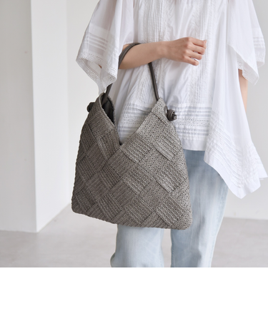 《一部追加予約》quaranciel: ワンハンドル Vカット メッシュ バッグ（A4対応）