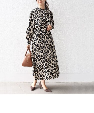 *〈手洗い可能〉 花柄 バンドカラー サイド プリーツ ワンピース （オフホワイト）