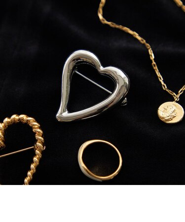 ハート モチーフ ブローチ