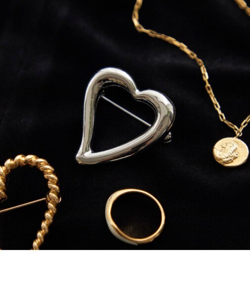 ハート モチーフ ブローチ