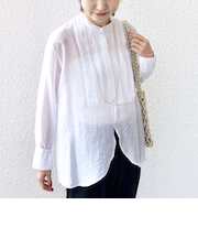 【WEB限定】〈洗濯機可能〉シアー プリーツ ヨーク パールモチーフボタン ブラウス