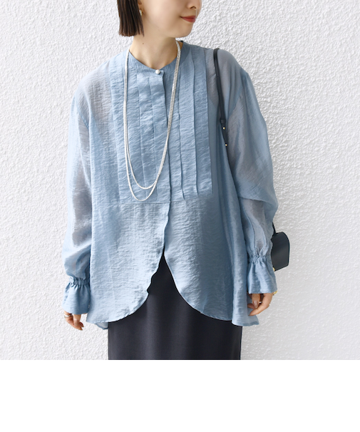 【WEB限定】〈洗濯機可能〉シアー プリーツ ヨーク パールモチーフボタン ブラウス