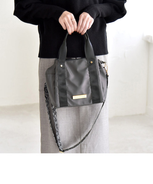 《一部追加予約》quaranciel: 2way 8ポケット ライン ショルダー バッグ