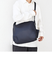 SHIPS any: スプリット レザー ジップ ショルダーバッグ (カードケース付き) 25SS