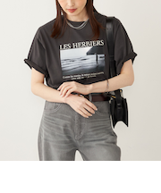 SHIPS Colors:〈接触冷感・UVカット〉サンセット フォト Tシャツ◇