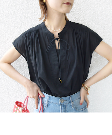 〈手洗い可能〉スキッパー タック フレンチ スリーブ ブラウス