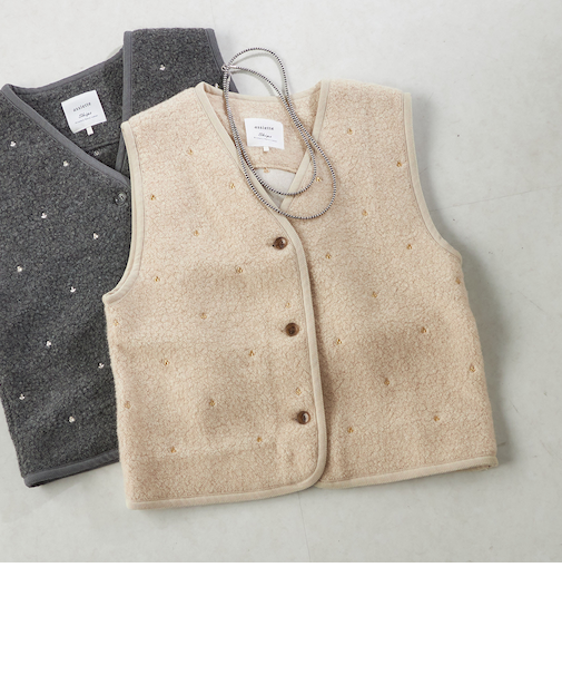 【SHIPS別注】assiette:ウール混 ボア 刺繍 ベスト