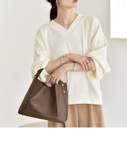 《予約》quaranciel:〈手洗い可能〉ケーブル ジャージー Vネック プルオーバー