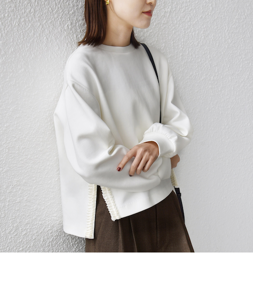 【WEB限定】〈手洗い可能〉サイド スリット フリル ダンボール カットソー