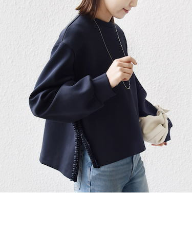 《予約》【WEB限定】〈手洗い可能〉サイド スリット フリル ダンボール カットソー