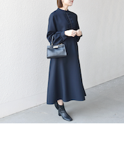 《予約》SHIPS any:〈洗濯機可能〉ダブルクロス フリル パフ スリーブ ワンピース［NAVY BLUE］